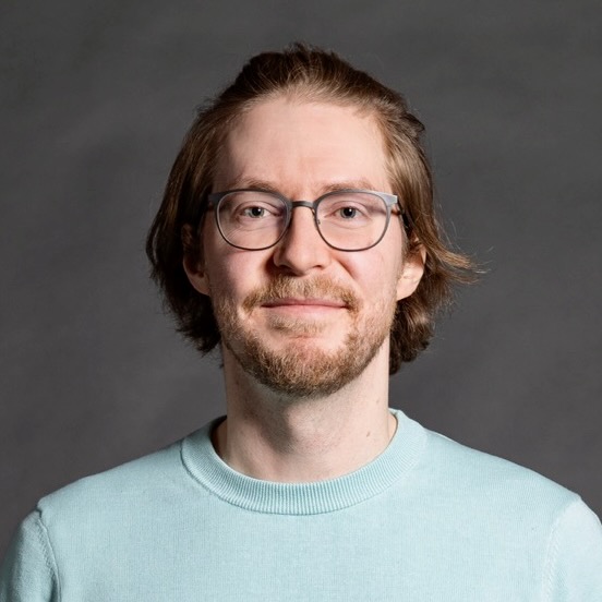 Headshot of Elias Vakkuri